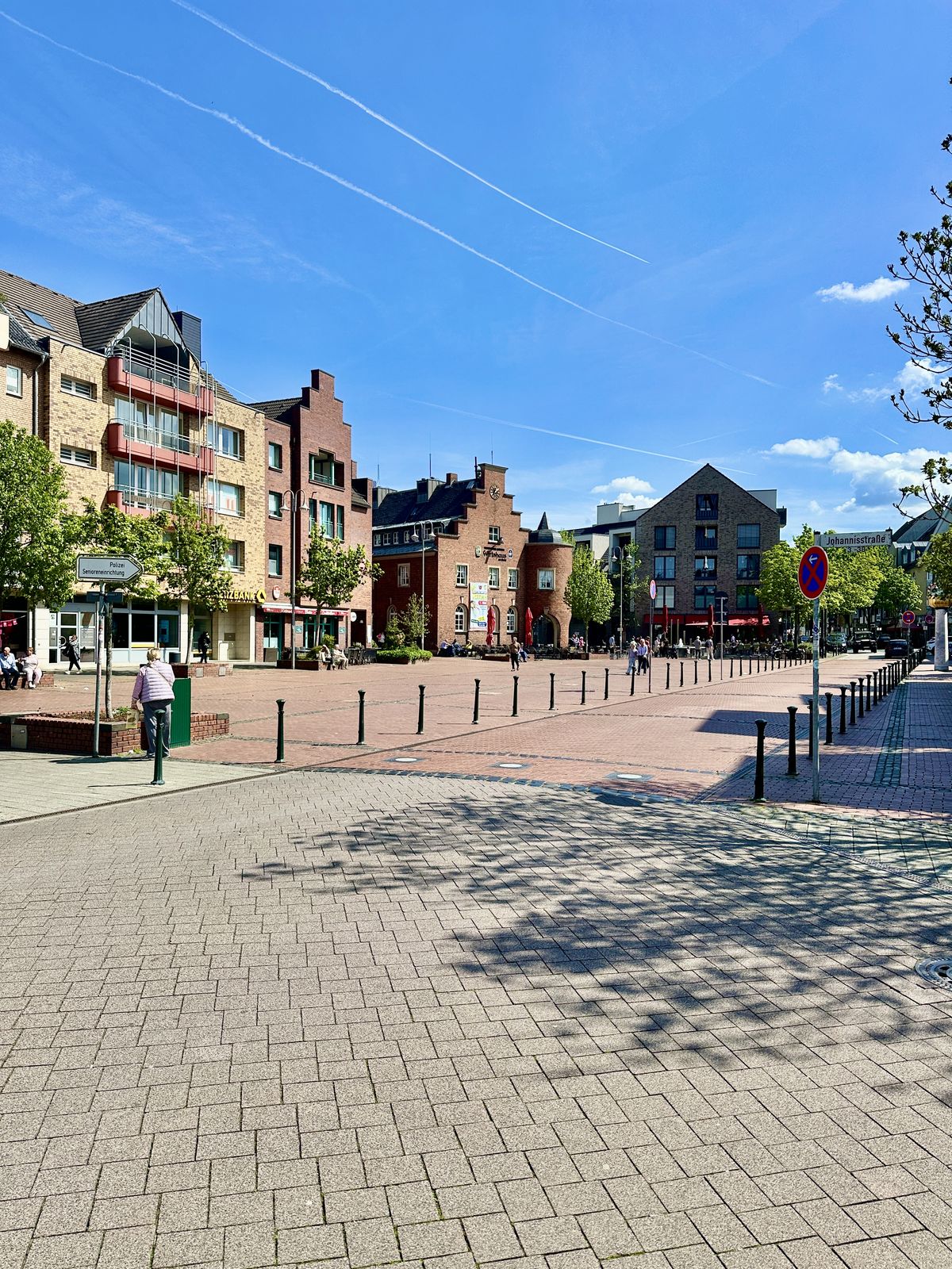 Pulheimer Marktplatz mit Wirtshaus am Markt – Stadtmitte Pulheim, Heimatmarkt von Spennemann Immobilien