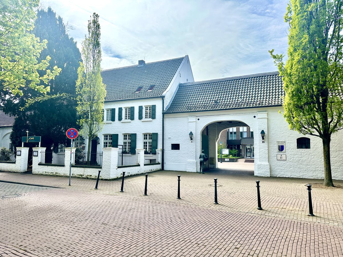 Altes Rathaus Pulheim – Sitz der Stadtverwaltung im historischen Ortskern